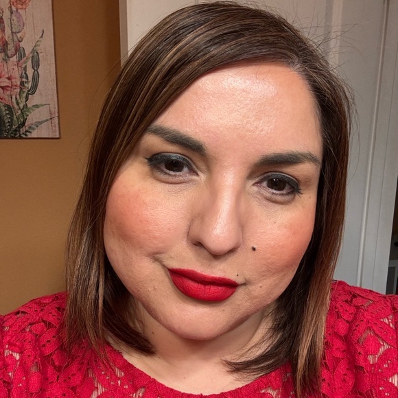 Meet your Posher, Jessica. I’m an ER nurse that likes to thrift. - Picture 2 of 7